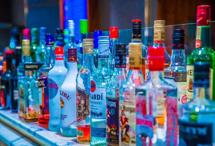 No1 Lounge South drinks at the bar