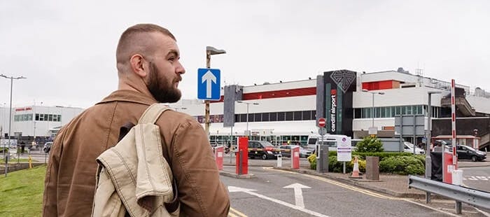 Walk to Cardiff Airport terminal from parking