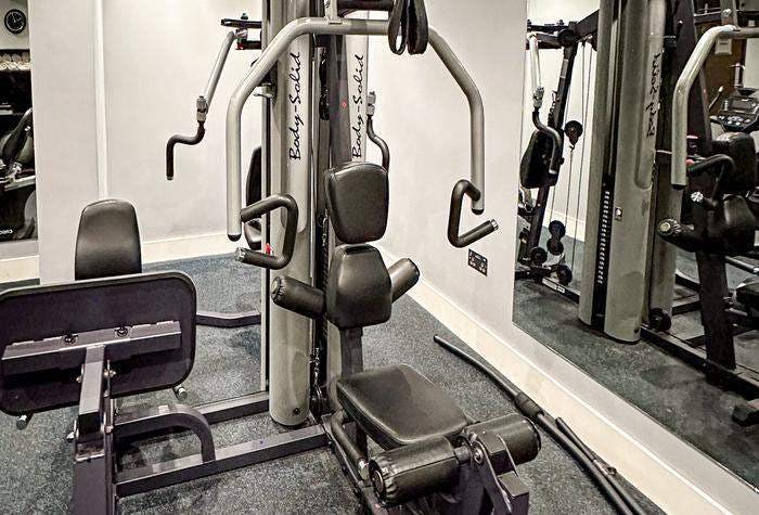 Gatwick airport hotels within walking distance