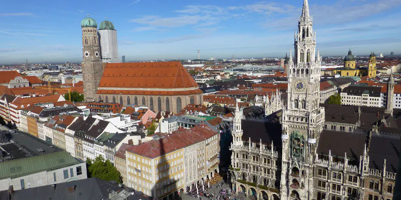 Blick auf München in der Sonne