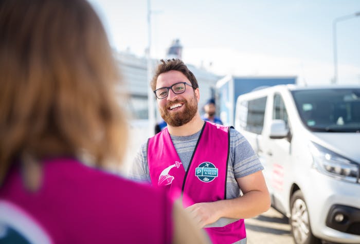 Mitarbeiter Auto Parken und Meer Parkhalle Valet Parken Warnem&uuml;nde