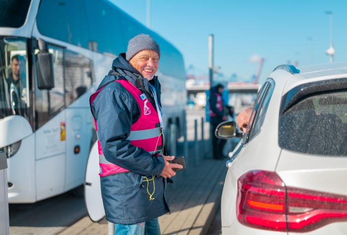 Mitarbeiter und Auto Parken und Meer Parkhaus Kiel