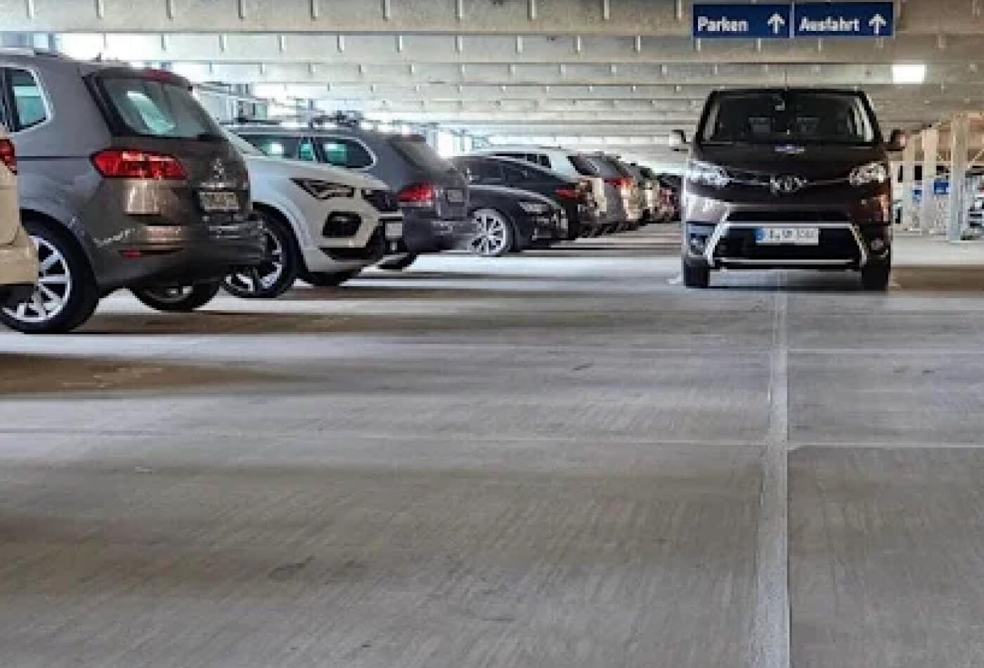 Autos im Parkprofi Parkhaus M&uuml;nchen