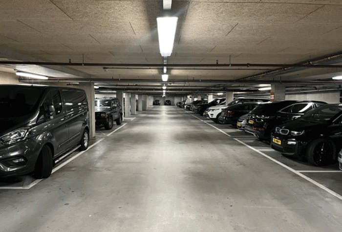 Innenansicht Valet Parking Parkhalle Rotterdam
