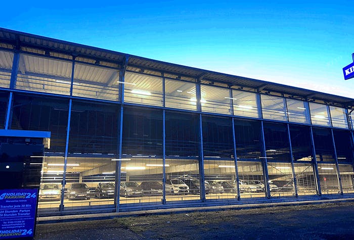 Holidayparking24 Parkhaus Oberdeck Hannover Außenansicht Holidayparking24 Parkhaus Hannover