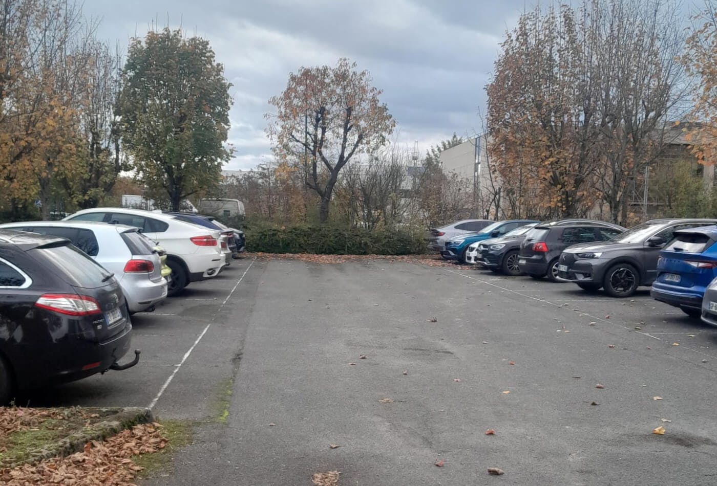 Parking du Mesnil Parkplatz CDG Paris