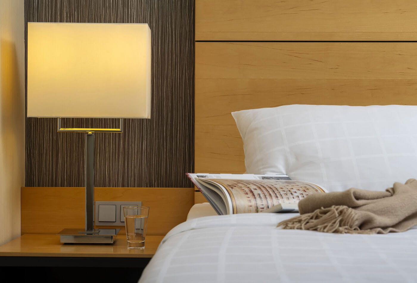 Hotelbett im Maritim Hotel Düsseldorf mit Queen Valetpark Tiefgarage Düsseldorf