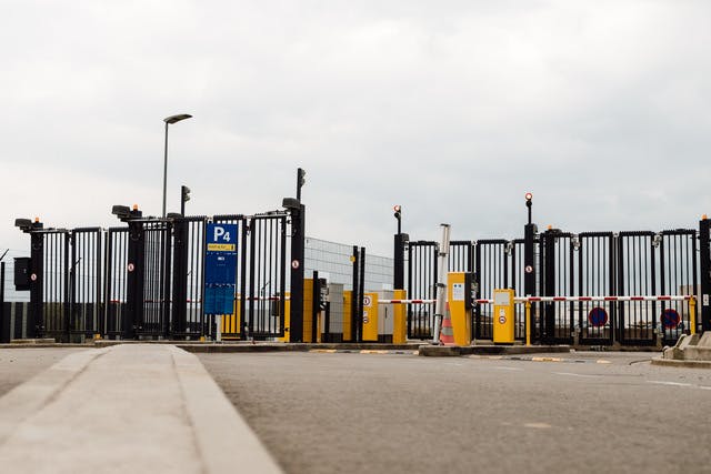 Einfahrt Charleroi Airport P4 Parkplatz