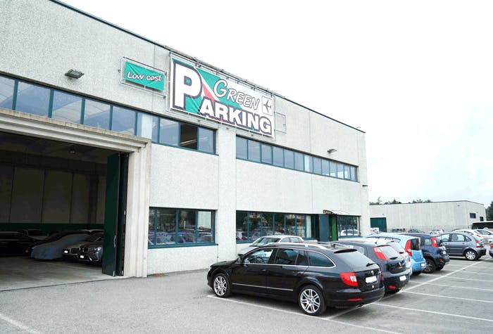 Parkende Autos Green Parking Parkplatz Malpensa