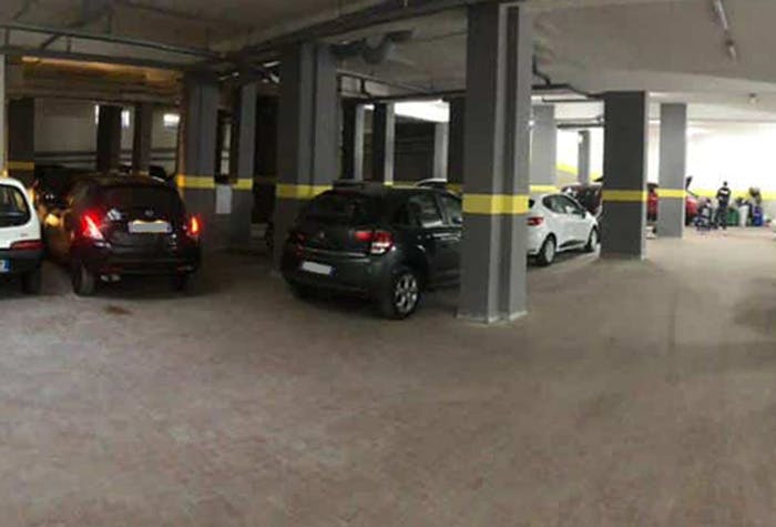 Logo First Parking Parkhalle Neapel