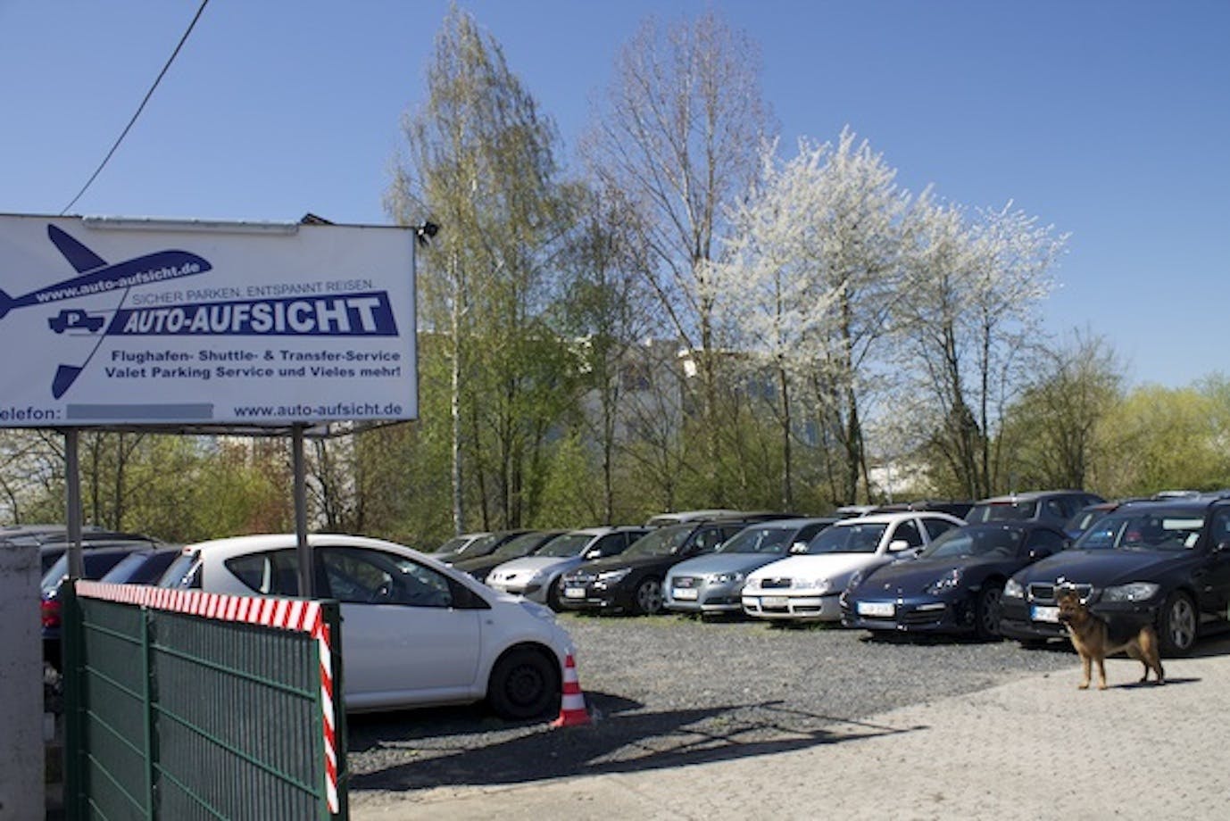 Auto-Aufsicht Parkplatz Frankfurt