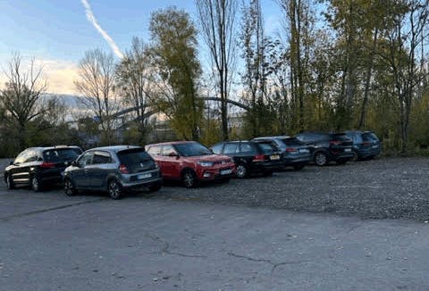 Autos auf dem ParKing Parkplatz Frankfurt