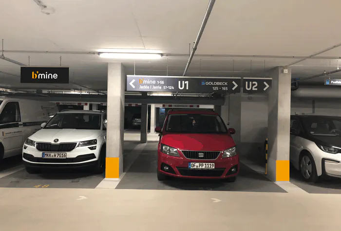 Autos Tiefgarage b'mine Frankfurt Airport