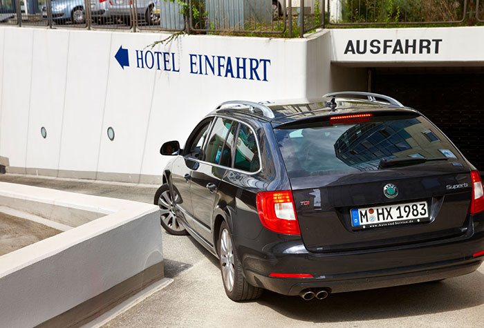 Auto Einfahrt Tiefgarage Mercure Hotel Frankfurt Airport Langen