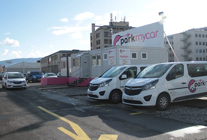 Parkende Shuttles Airportparking Meyrin Parkplatz Genf