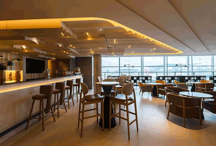 Bar in der Plaza Premium Lounge Terminal 1, Gate 60, Hongkong