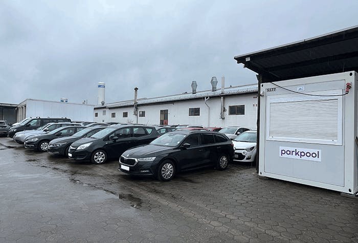Parkende Autos Airparks E-Parkplatz Hamburg Norderstedt