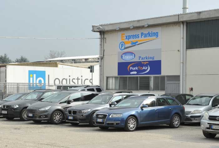 Parkende Autos Express Parking Parkplatz Mailand Linate