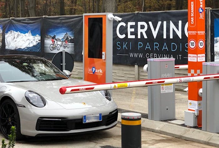 Einfahrtsschranke JetPark Premium Parkplatz Malpensa