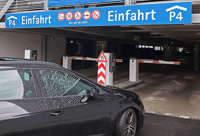 Flughafen Nürnberg Nachttarif Parken P4 Preise www.parken-und-fliegen.de