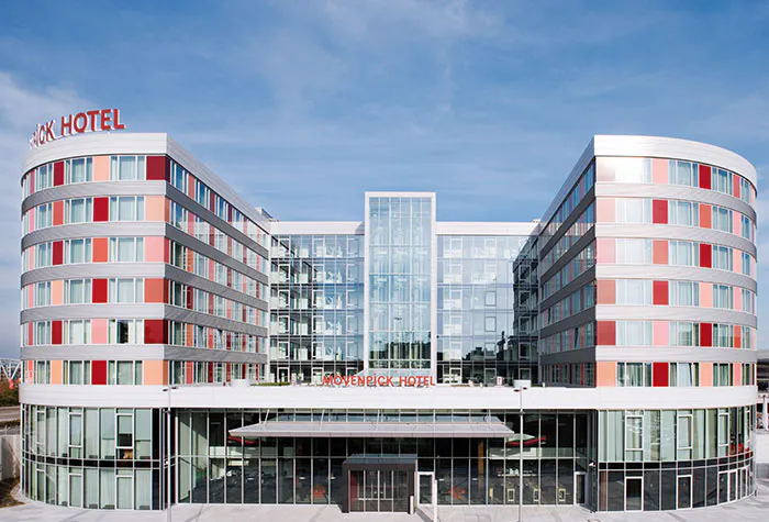 Außenansicht Mövenpick Hotel Stuttgart Airport