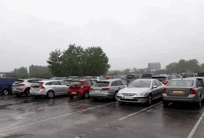 Parkende Autos Budget Parking Parkplatz Brussels Shuttle