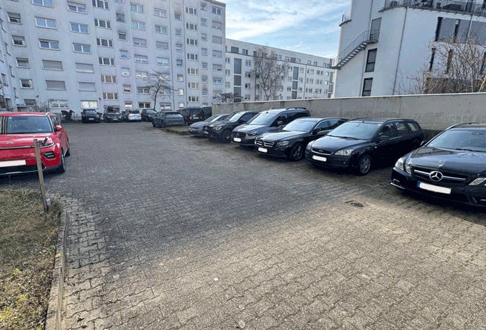 Parkende Autos Valet Parking UFO Frankfurt