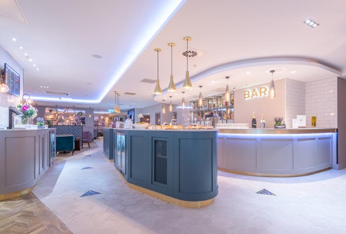 Luton Airport Aspire Lounge Bar